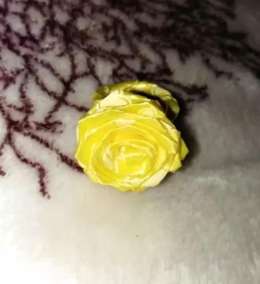 丝带怎么折玫瑰花简单折法图解