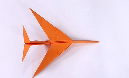 手工纸飞机的折法是怎么折的